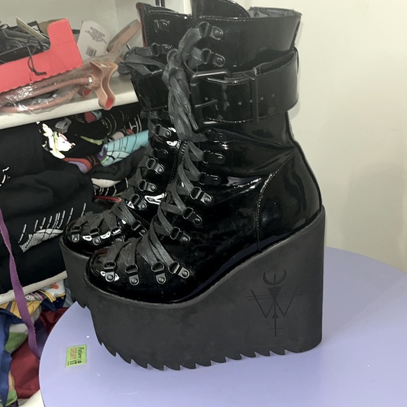 ✨🆕Dolls Kill X Widow BN NEVER WORN!Size 8 SHINY Black Traitor Boots!BNIB!🖤 - Picture 10 of 12